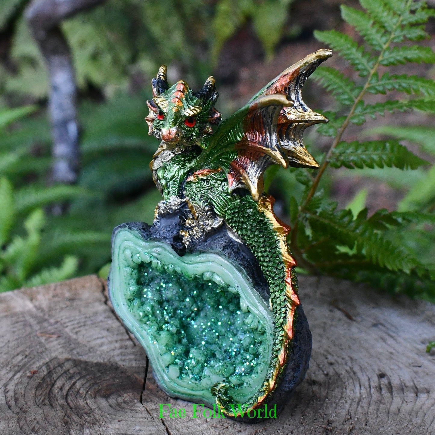 Dragon on Crystal - Green