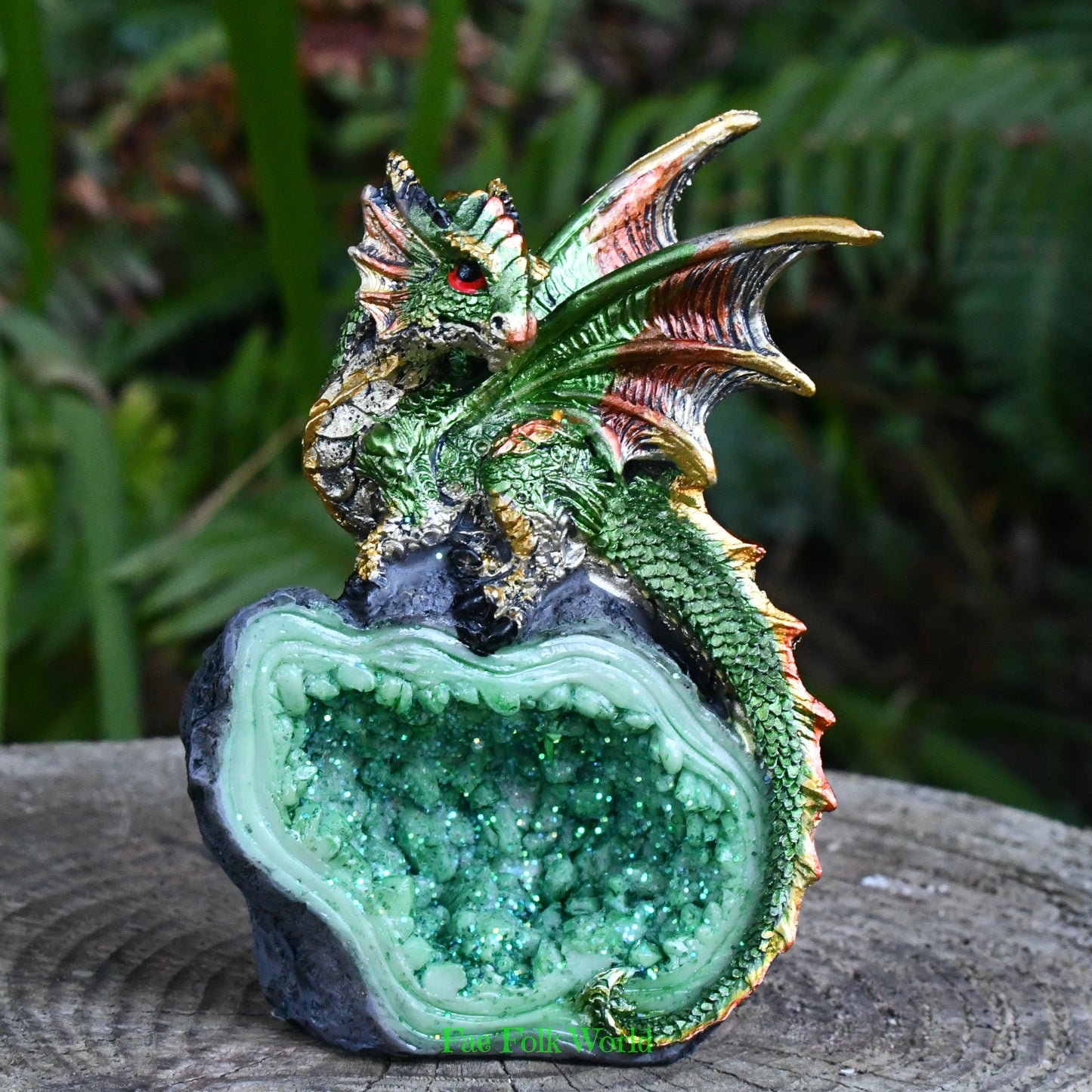 Dragon on Crystal - Green